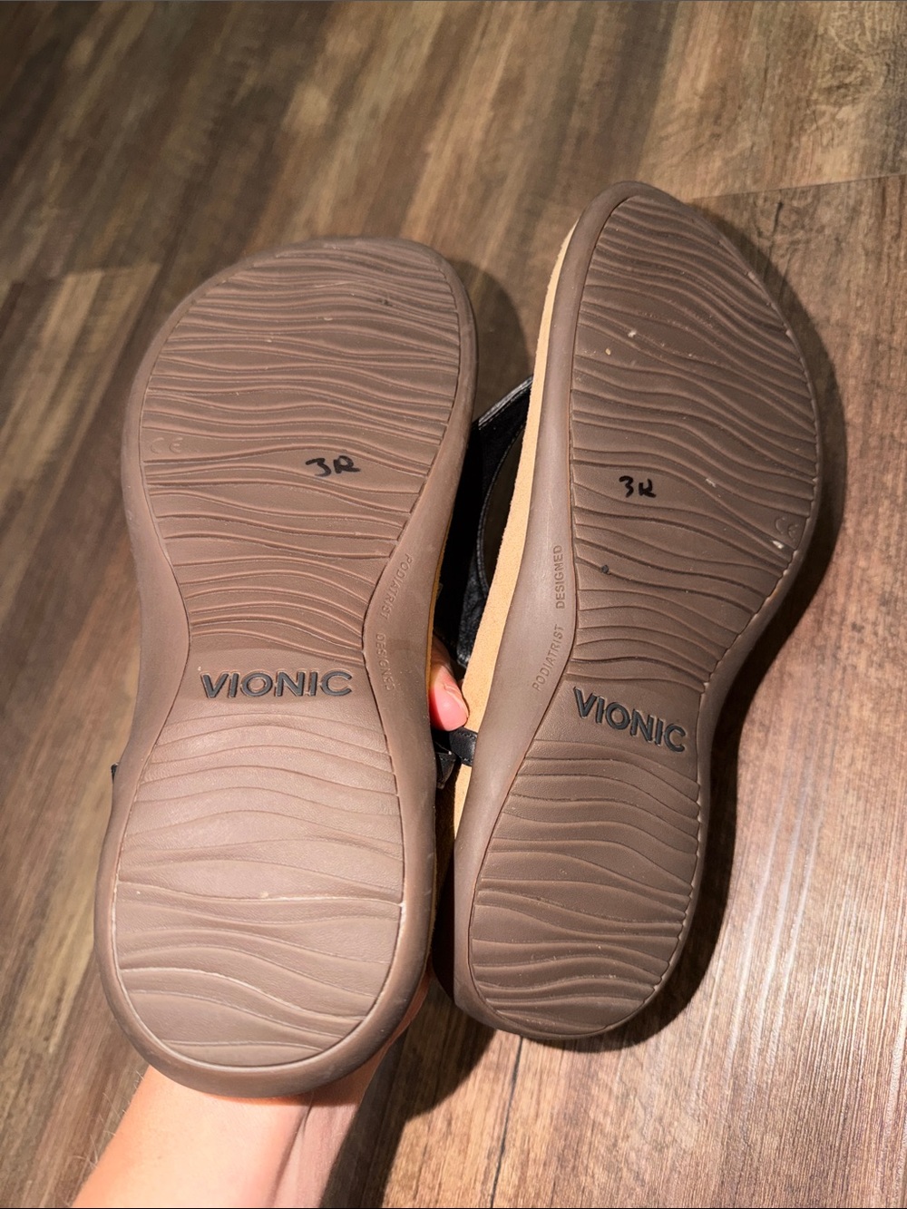 Vionic Kirra Black Thong sandals sz 8.5 wide - Picture 4 of 4